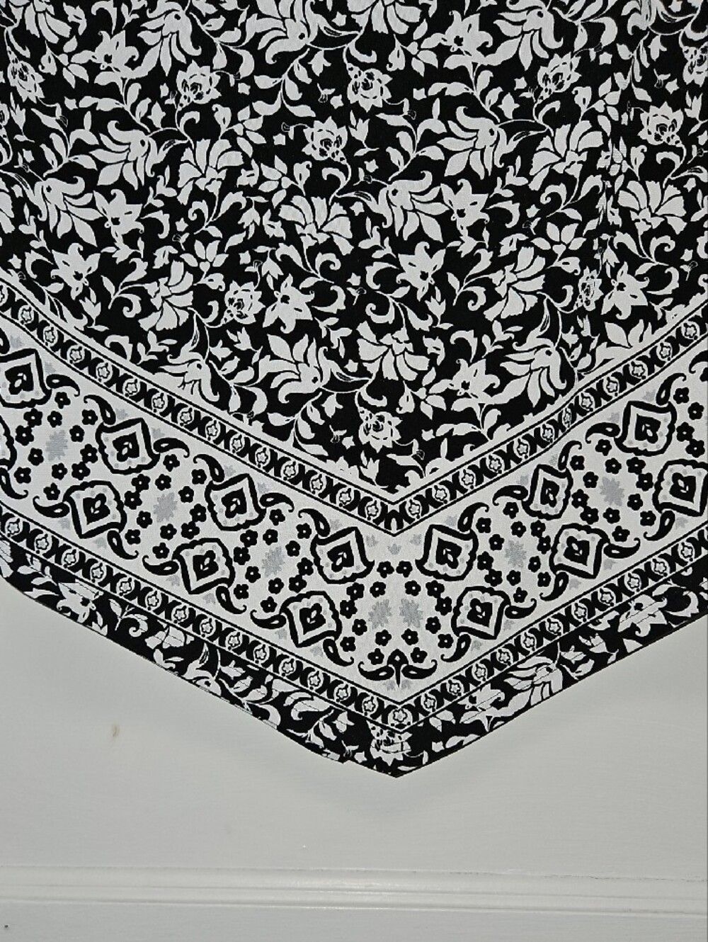 WHBM Black and White Floral Border Tank Top Med - Picture 7 of 8